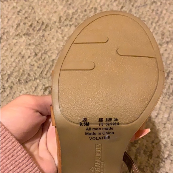 Heels - Picture 3 of 3